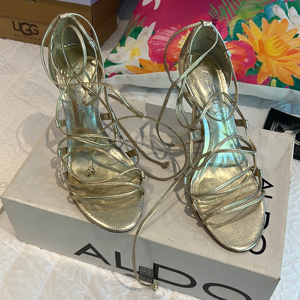 Aldo Gold Tie up shoes size 8